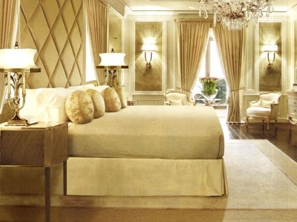 اتاق خواب با دکور کرم طلایی رنگ کرم شکلاتی برای اتاق خواب