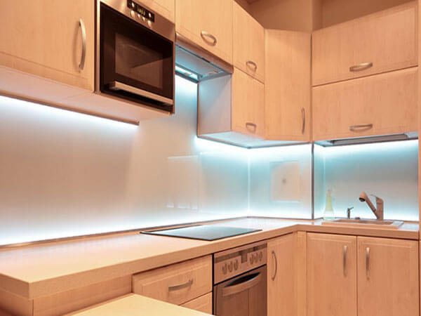 استفاده از نورهای مخفی در کابینت نورپردازی سایر بخش های آشپزخانه