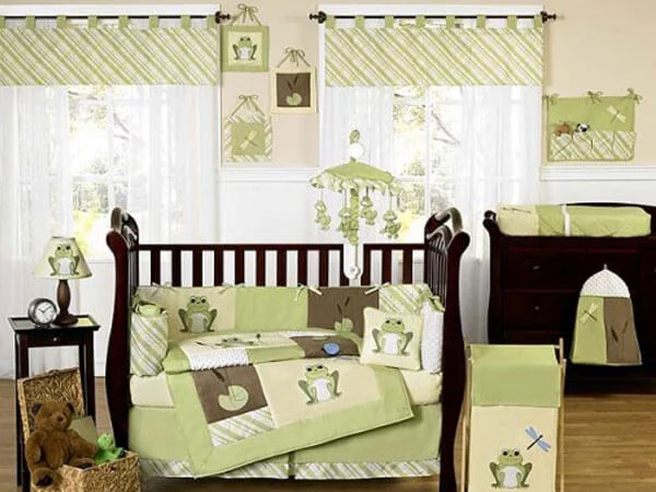 دکور اتاق نوزاد با رنگ سبز تزئین دیوار