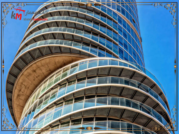 نمای ساختمان تجاری شیشه ای با طراحی خاص