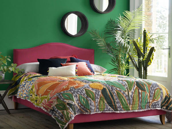 ترکیب قرمز و سبز در دکوراسیون اتاق خواب