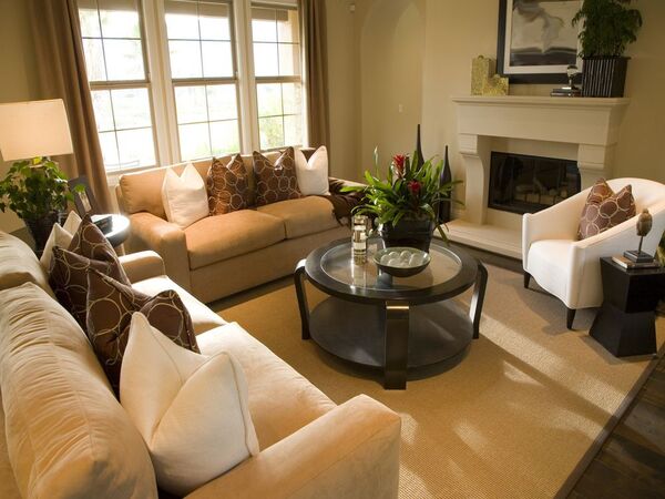 7 ایده برای دکور پذیرایی مربع 2 Square living room