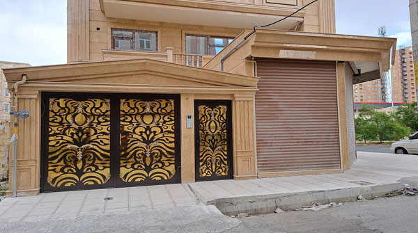 درب حیاط: انتخابی مناسب برای امنیت و زیبایی 3 انتخاب درب حیاط