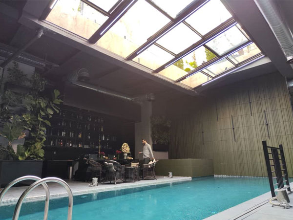 راهنمای کامل سقف چهارفصل متحرک استخر ویلا 3 سقفهای چهارفصل متحرک