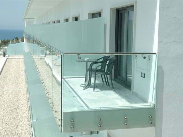 مزایای نصب تراس شیشهای 2 تراس شیشه ای