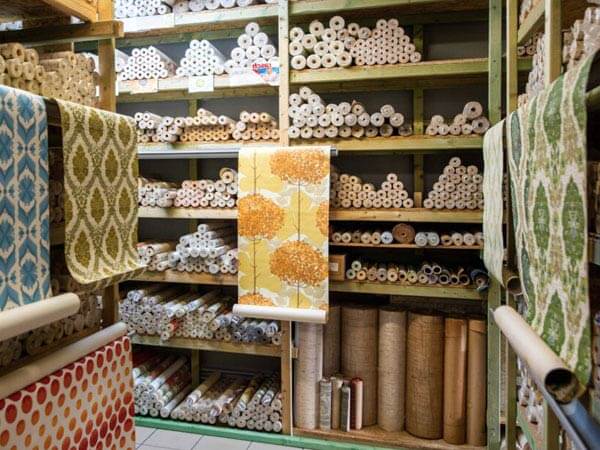 مقایسه خرید کاغذ دیواری از کارخانه و فروشگاه از لحاظ قیمت